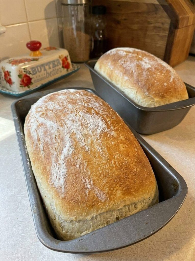 Je n’achète plus de pain ! Pas besoin de pétrir, ni d’œufs, ni de beurre ! Voici la recette de pain la plus simple et la moins chère. Je vous l’offre en échange d’un simple « Délicieux ! »